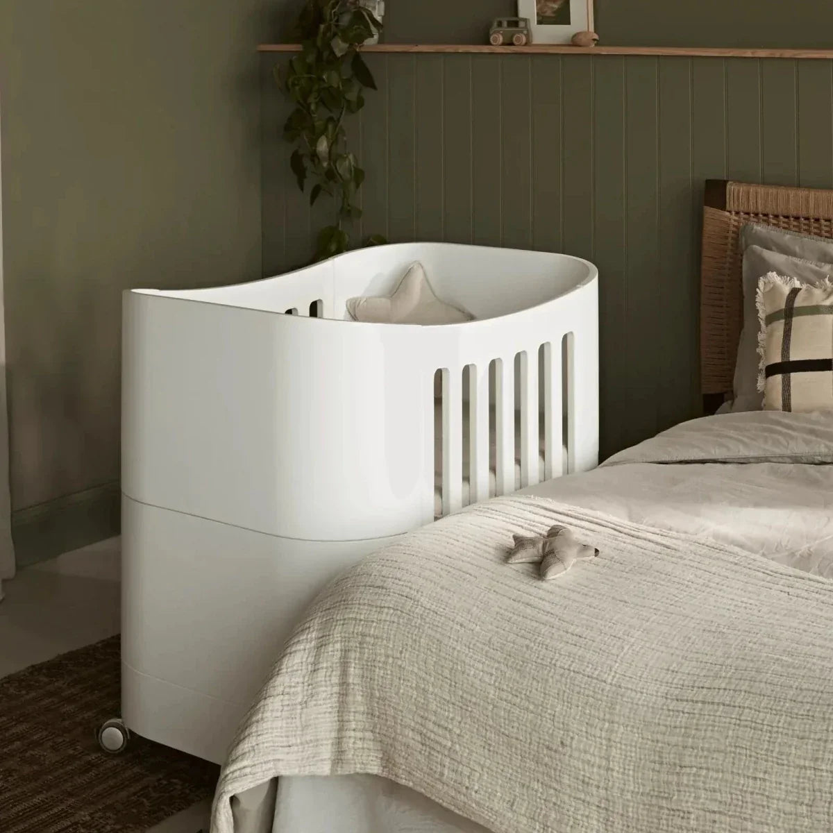 Gaia Baby Serena Mini Cot Bed - White/Walnut - White/Walnut - Convertible Baby Cots