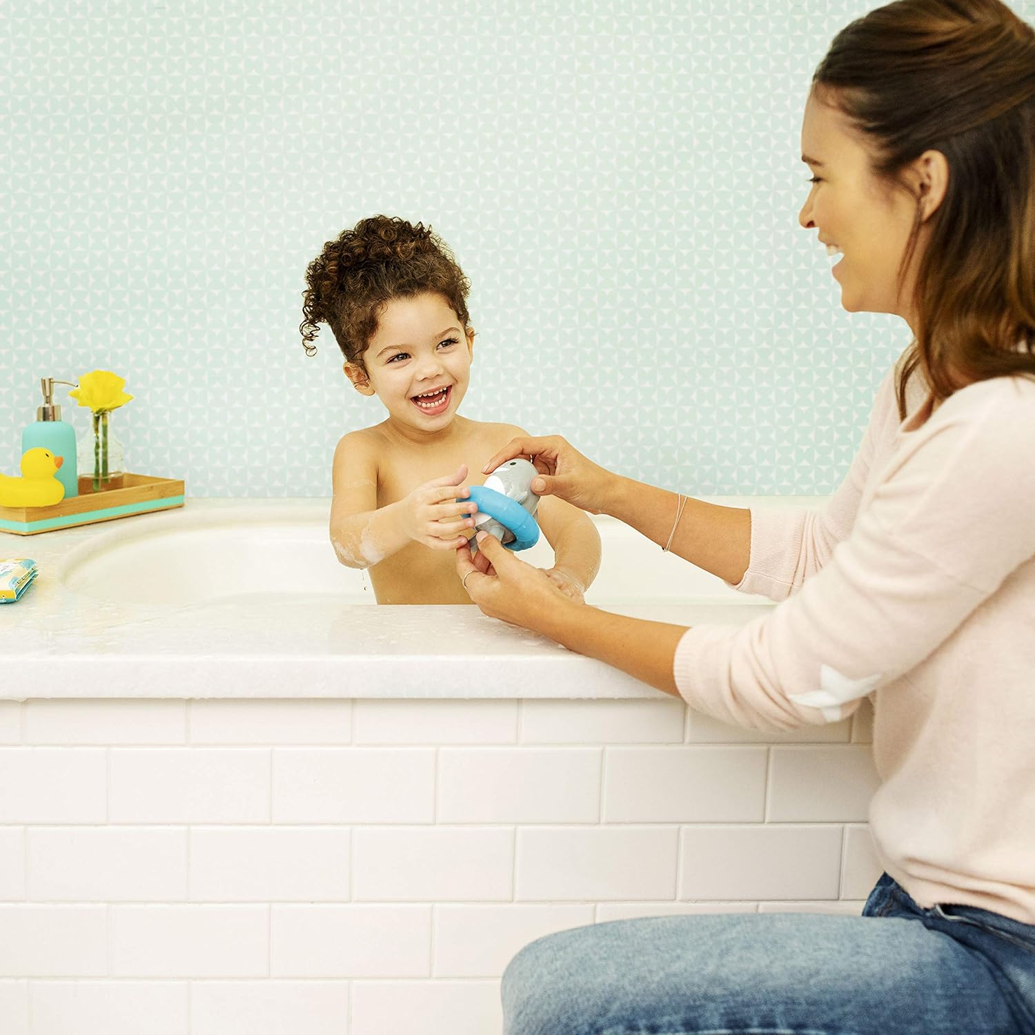 Munchkin Baby Sea Spinner Shark Wind Up Floating Bath Toy - Bath Toy