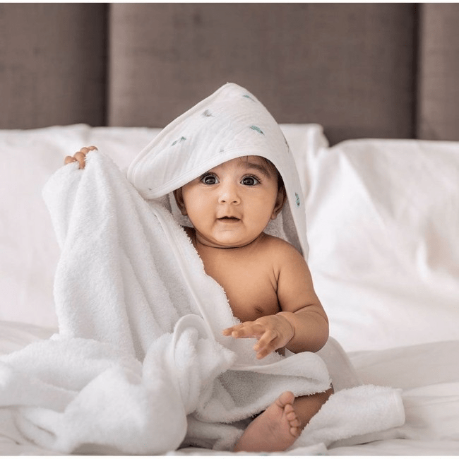 Petite Piccolo Hooded Bath Towel & Washcloth Set – Feathers - Towel / Robe
