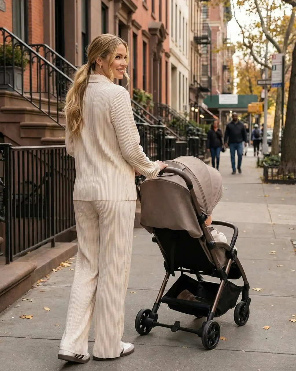 Venture Avio Compact Travel Baby Stroller - Truffle - Stroller
