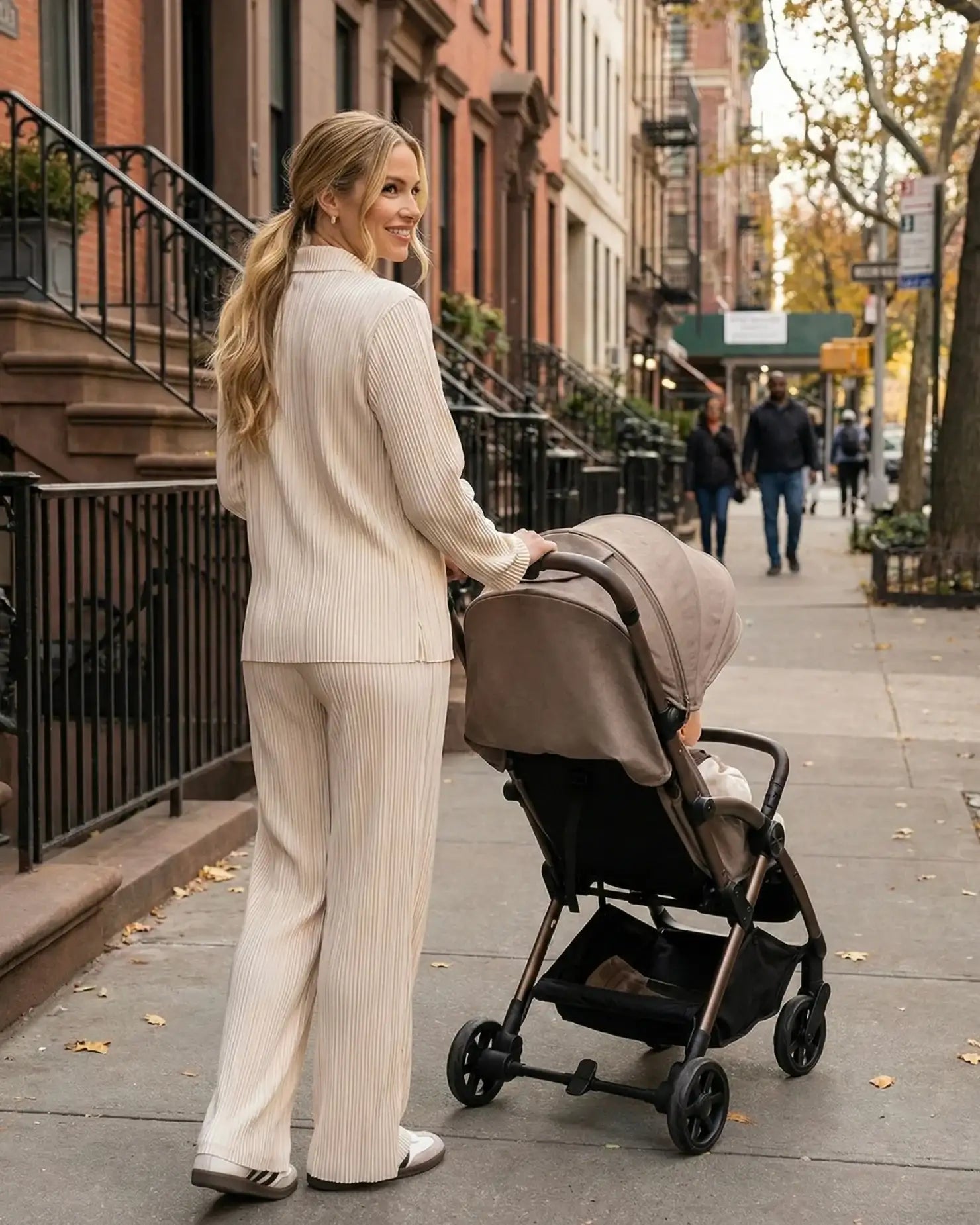 Venture Avio Compact Travel Baby Stroller - Truffle - Stroller