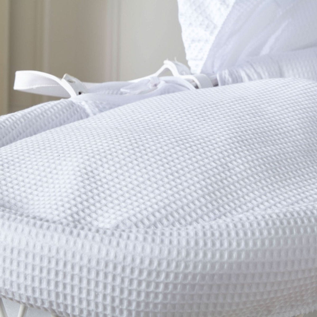 White Waffle White Wicker Baby Moses Basket With Stand-4